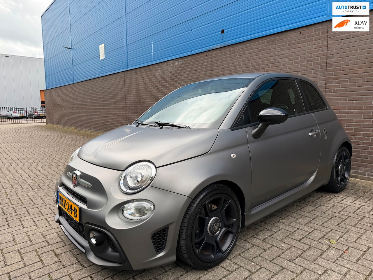 Fiat 500 Abarth - 1.4 T-Jet Turismo 70th Anniversary | 165PK | CarPlay | 17” LM Velgen | LED | Sportstoelen - AutoWereld.nl