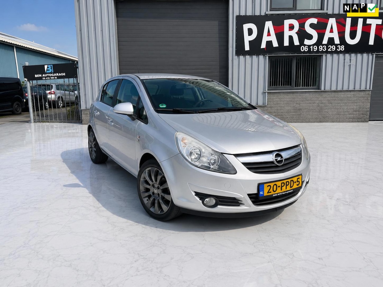 Opel Corsa - 1.2-16V '111' Edition 1.2-16V '111' Edition - AutoWereld.nl