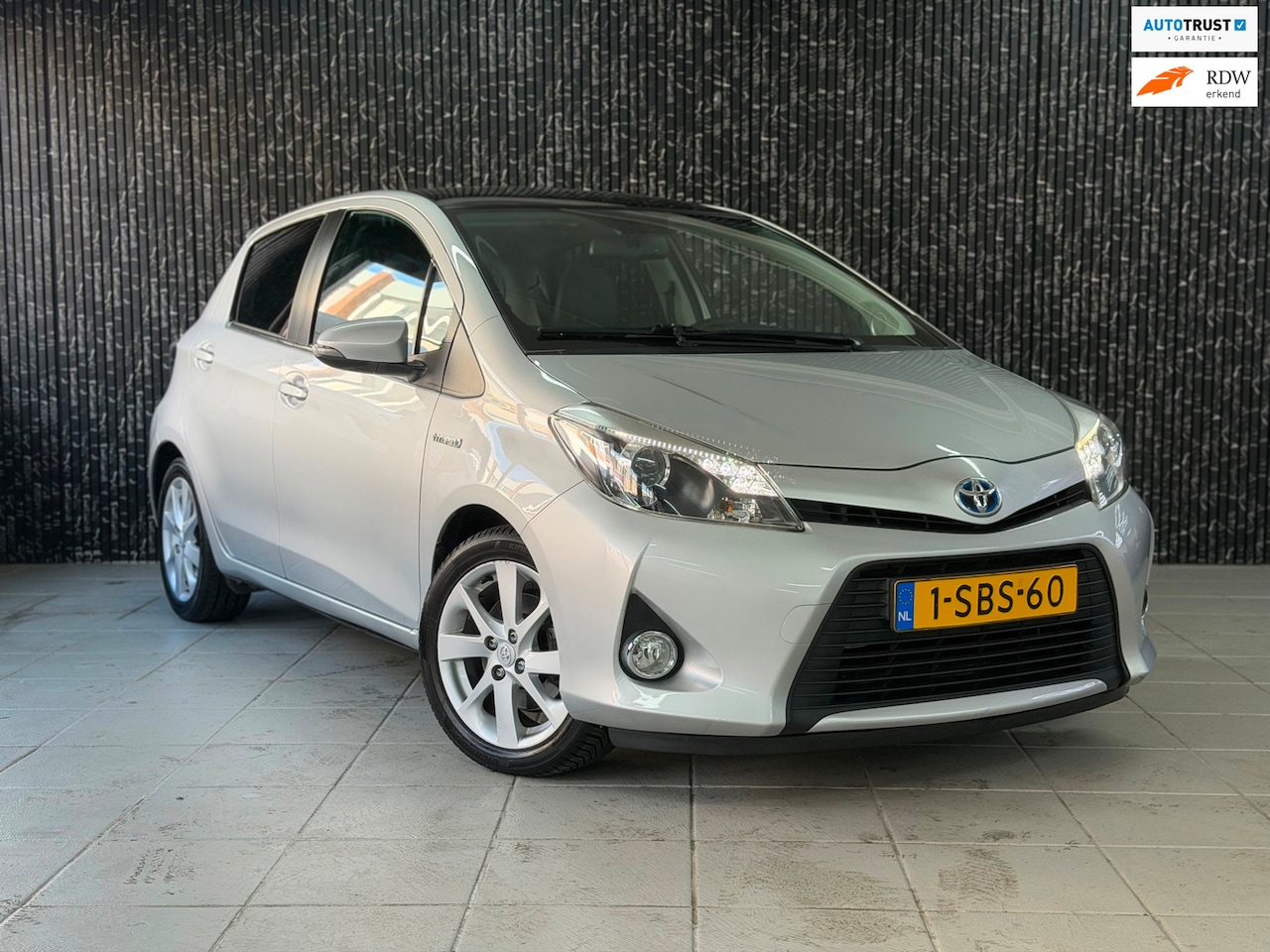 Toyota Yaris - 1.5 Full Hybrid Dynamic Pano | Camera | Navi - AutoWereld.nl