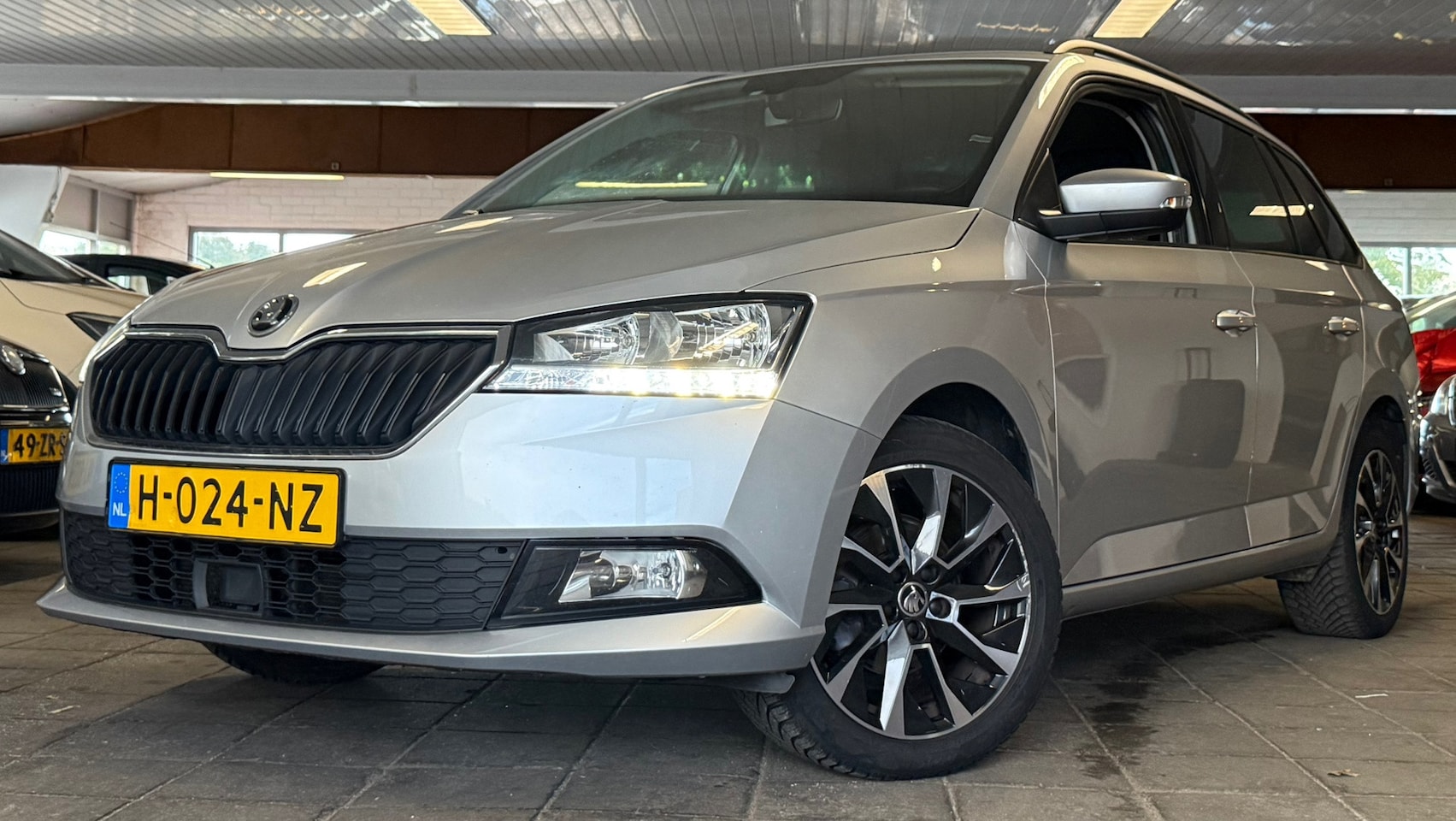 Skoda Fabia Combi - 1.0 TSI Business Edition|NAP|APK03-28|Airco|CruiseControl|AppleCarplay|Bluetooth|Navigatie - AutoWereld.nl