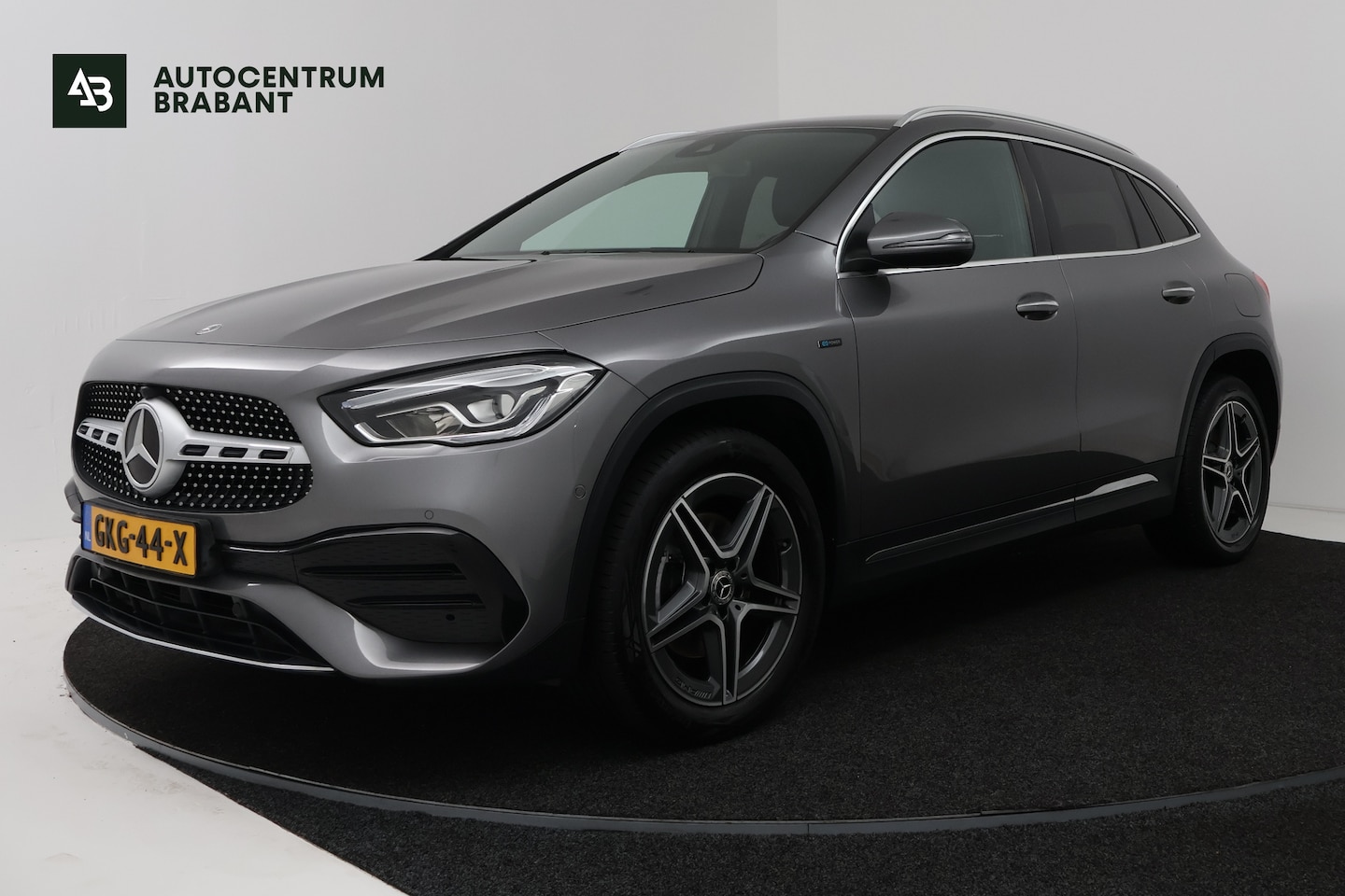 Mercedes-Benz GLA-Klasse - 250 e Progressive (SFEERVERLICHTING, STOELVERWARMING, NAVIGATIE, PARKEERSENSOREN) - AutoWereld.nl