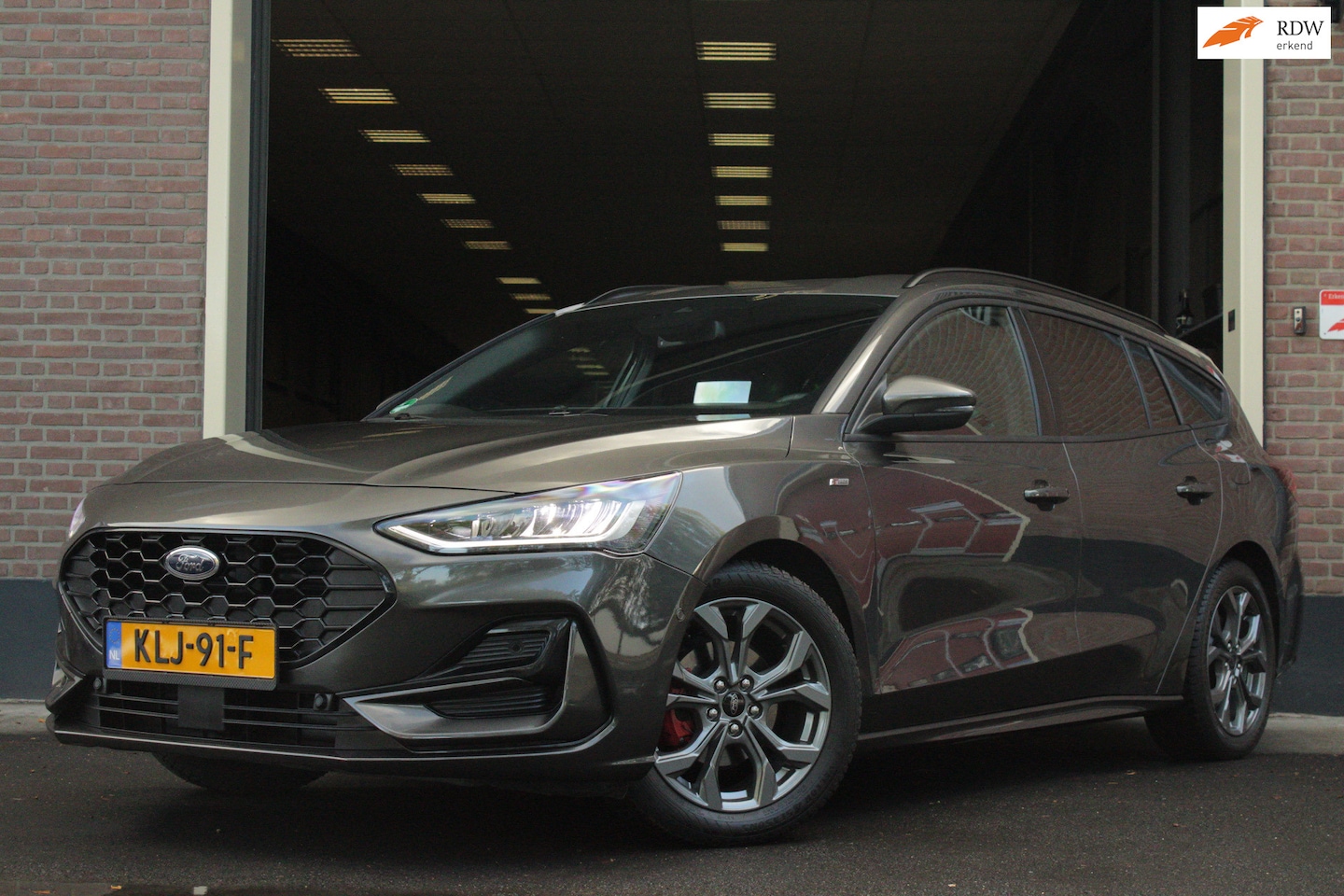 Ford Focus Wagon - 1.0 EcoBoost Hybrid ST Line |HUD|Leder|VolOptie!| - AutoWereld.nl