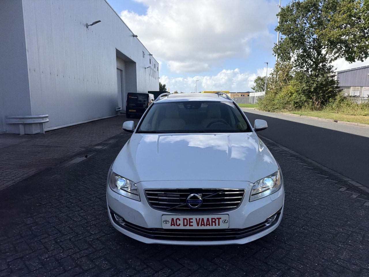 Volvo V70 - 2.0 D3 Inscription Edition - NAVI/LEER/PDC/MEMORY - AutoWereld.nl