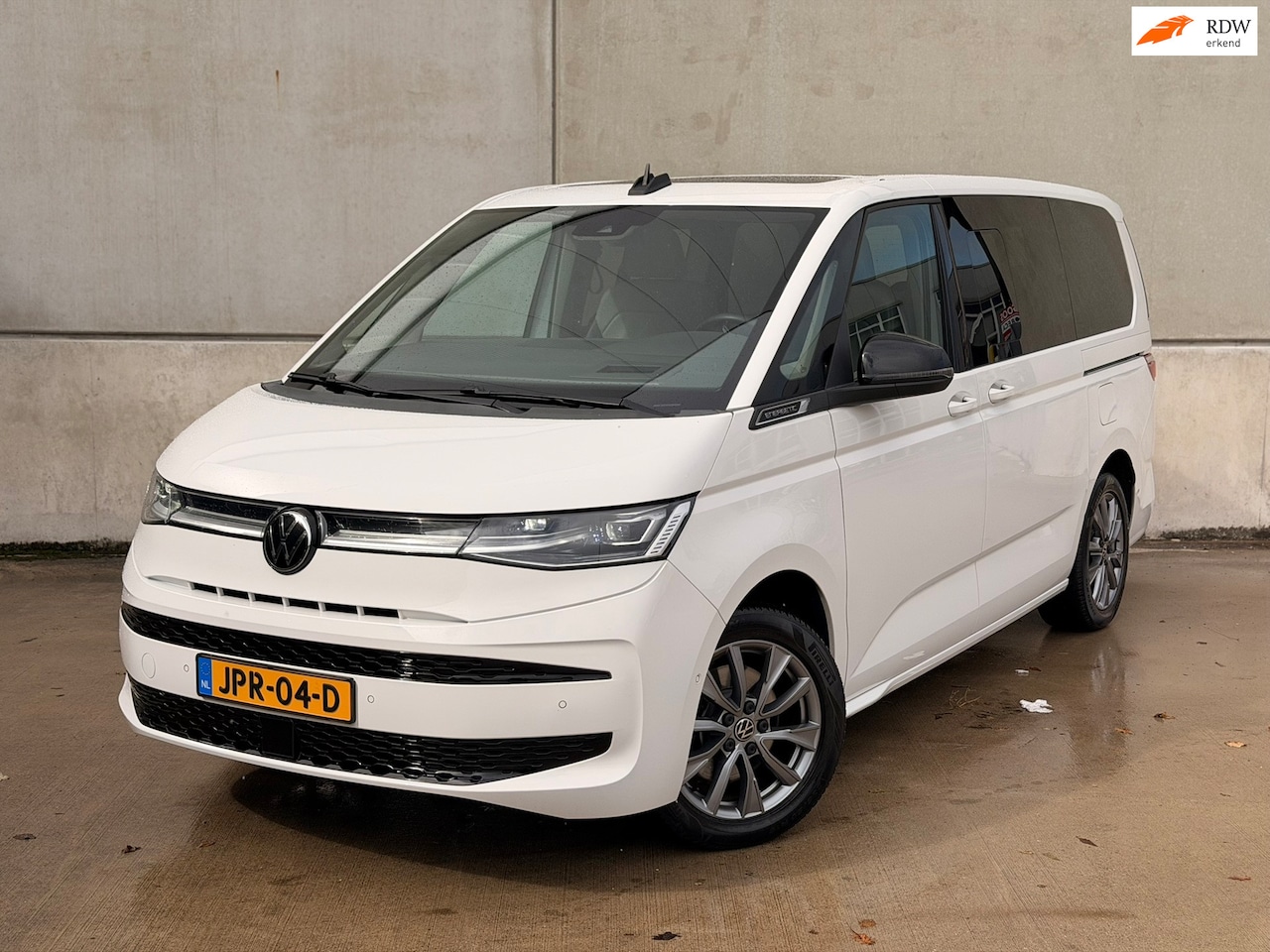 Volkswagen Multivan - 1.4 eHybrid L2H1 Leder Pano IQ Trekh H/K Sfeer HUD Lang - AutoWereld.nl