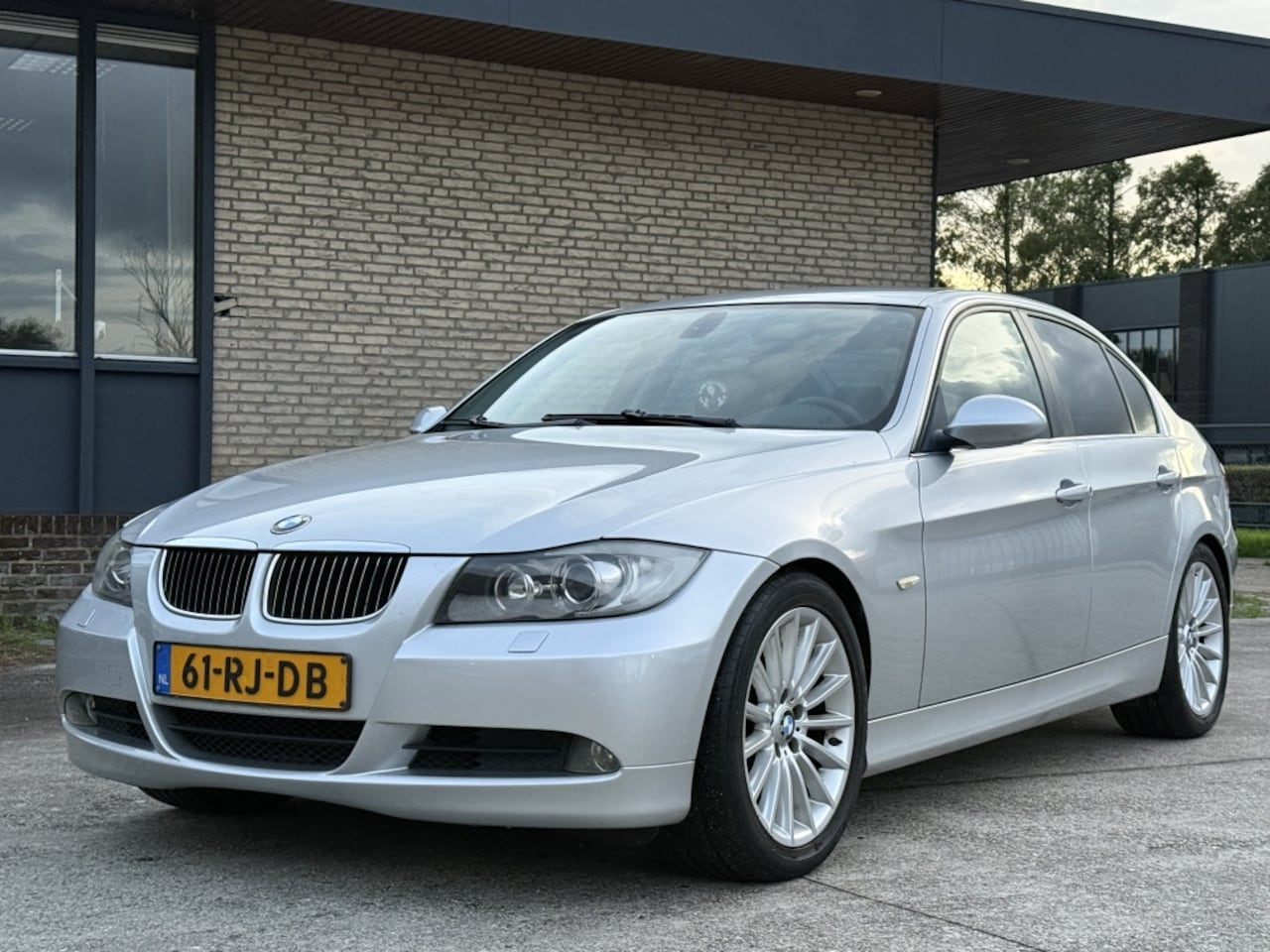 BMW 3-serie - 330i Dynamic Exec. NIEUWE APK/ OLIE/ OLIEFILTER - AutoWereld.nl