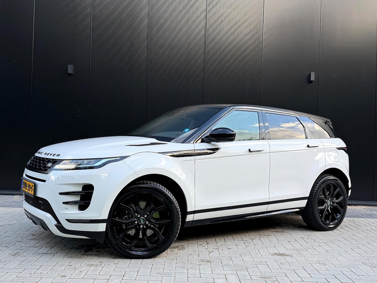 Land Rover Range Rover Evoque - 1.5 P300e AWD R-Dynamic S 1.5 P300e AWD R-Dynamic S - AutoWereld.nl