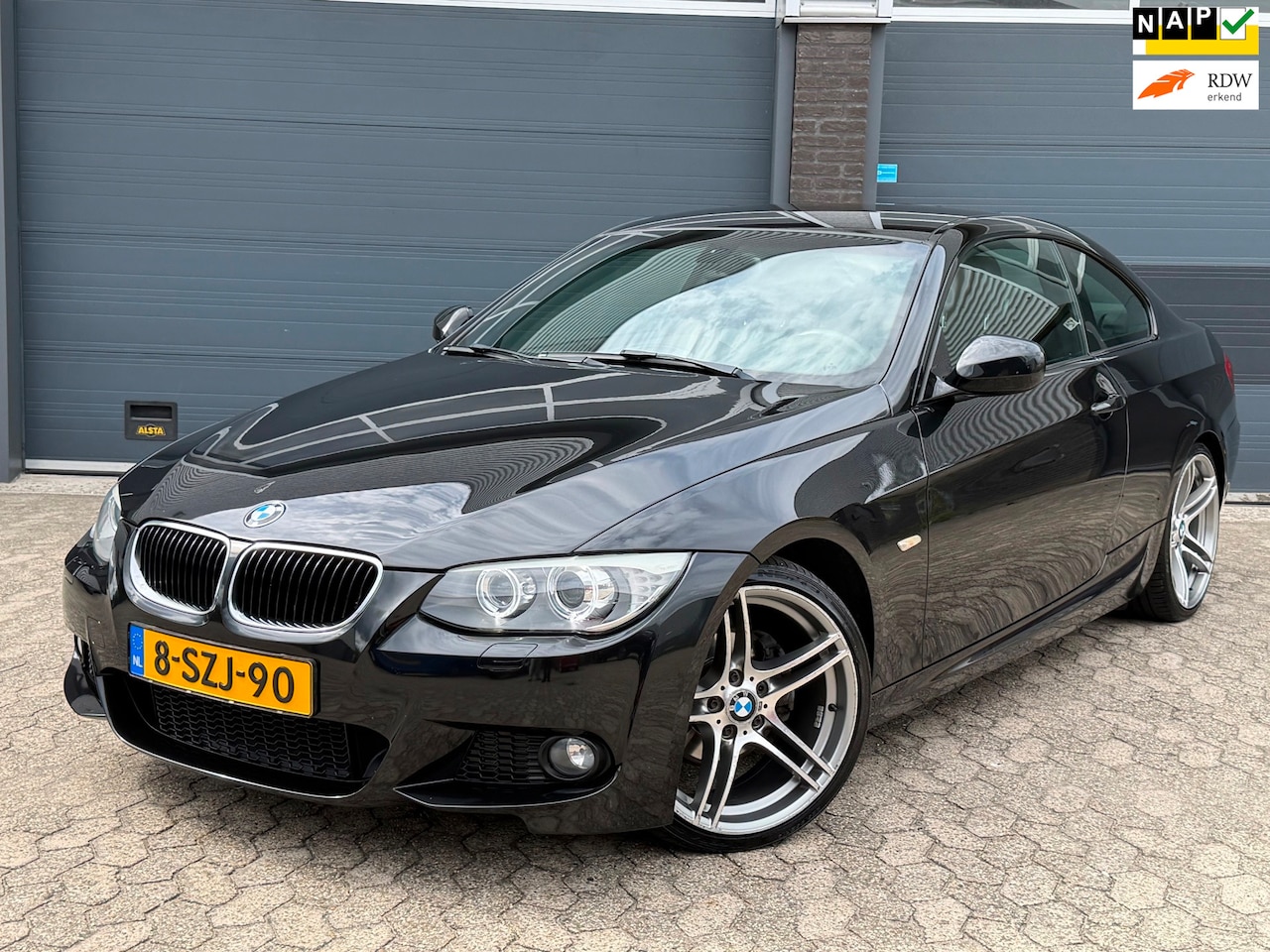 BMW 3-serie Coupé - 320i M-PAKKET|GRT NAVI|LEER|NAP|AUTOMAAT - AutoWereld.nl