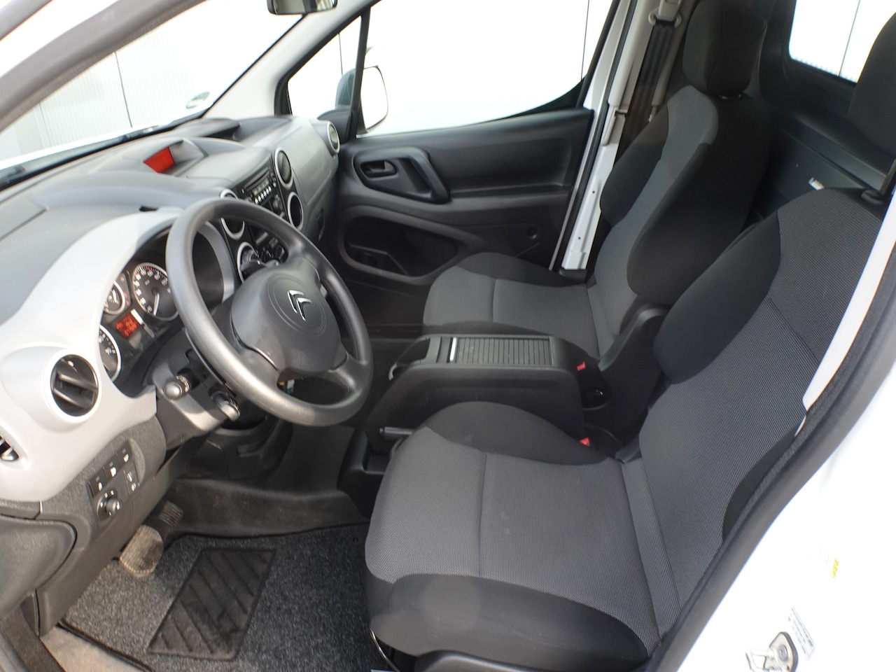 Citroën Berlingo - 1.6 BlueHDI 100 Business Economy S&S automaat airco 77928 km !!!!!!! - AutoWereld.nl