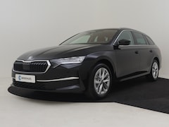 Skoda Octavia Combi - Business Edition Plus | Achteruitrijcamera | Chromen grille | Dynamic Chassis Control