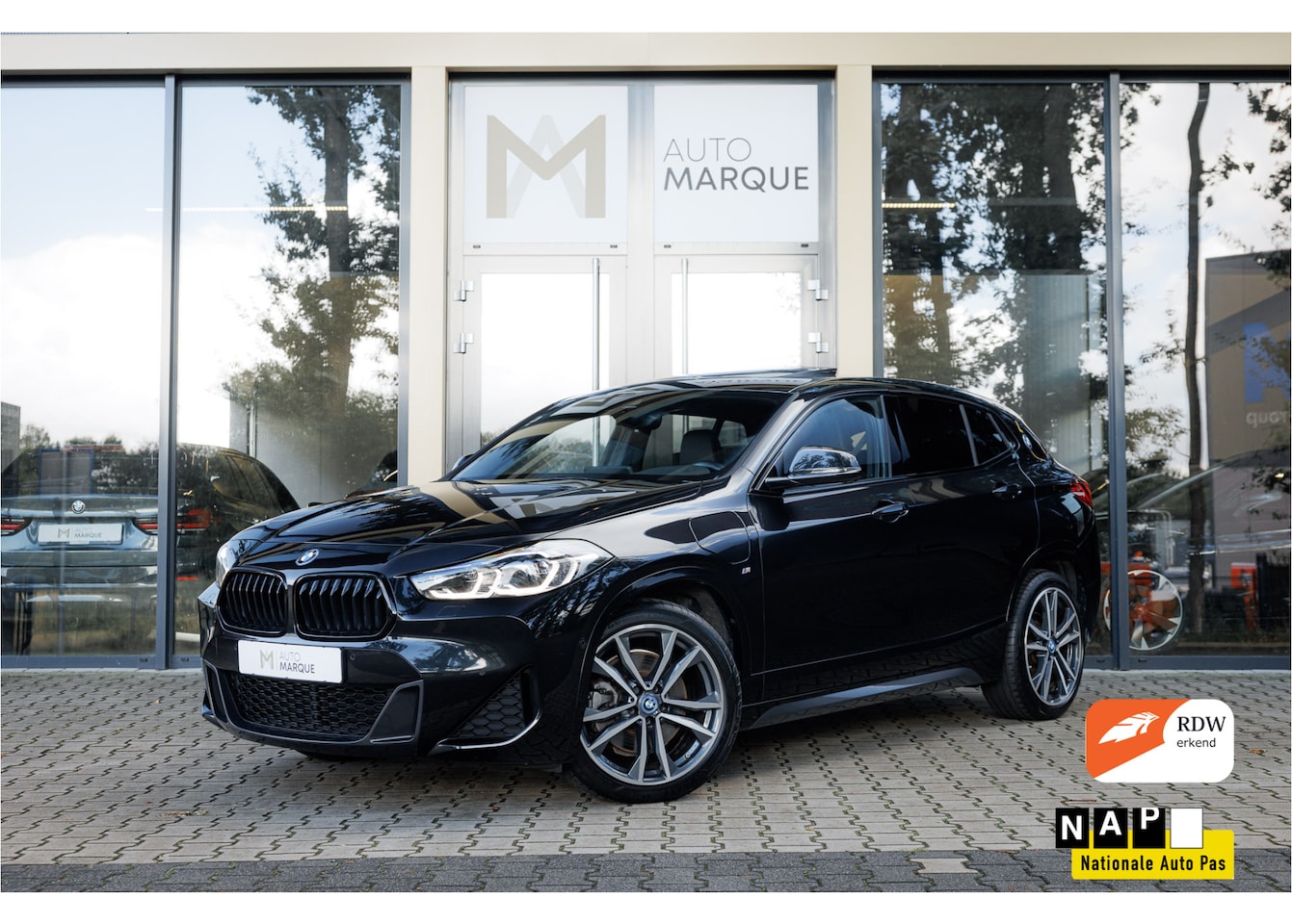 BMW X2 - xDrive25e Aut. High Executive | M Sportpakket | Panoramadak | 19" LM Velgen | Harman Kardo - AutoWereld.nl