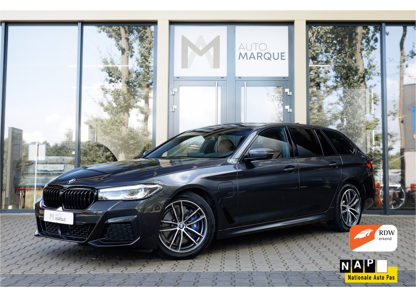 BMW 5-serie Touring - 530e xDrive Aut. High Executive | M Sportpakket | Harman Kardon | Head-Up Display | Achter - AutoWereld.nl