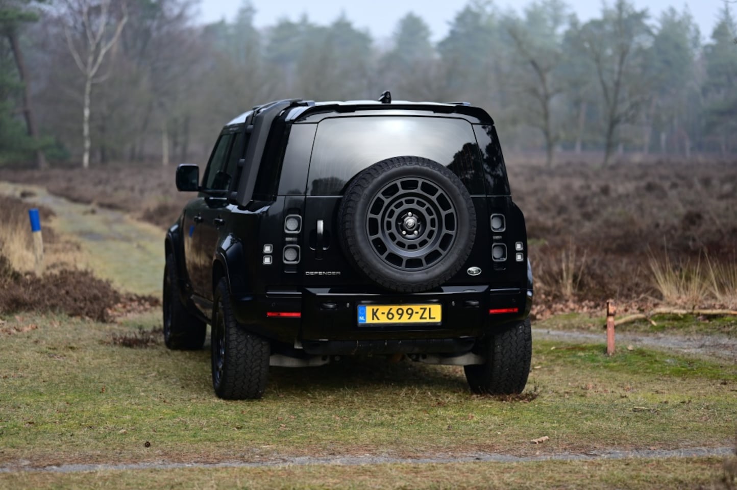 Land Rover Defender 110 - 3.0 P400 X BTW! Approved,Standkachel - AutoWereld.nl