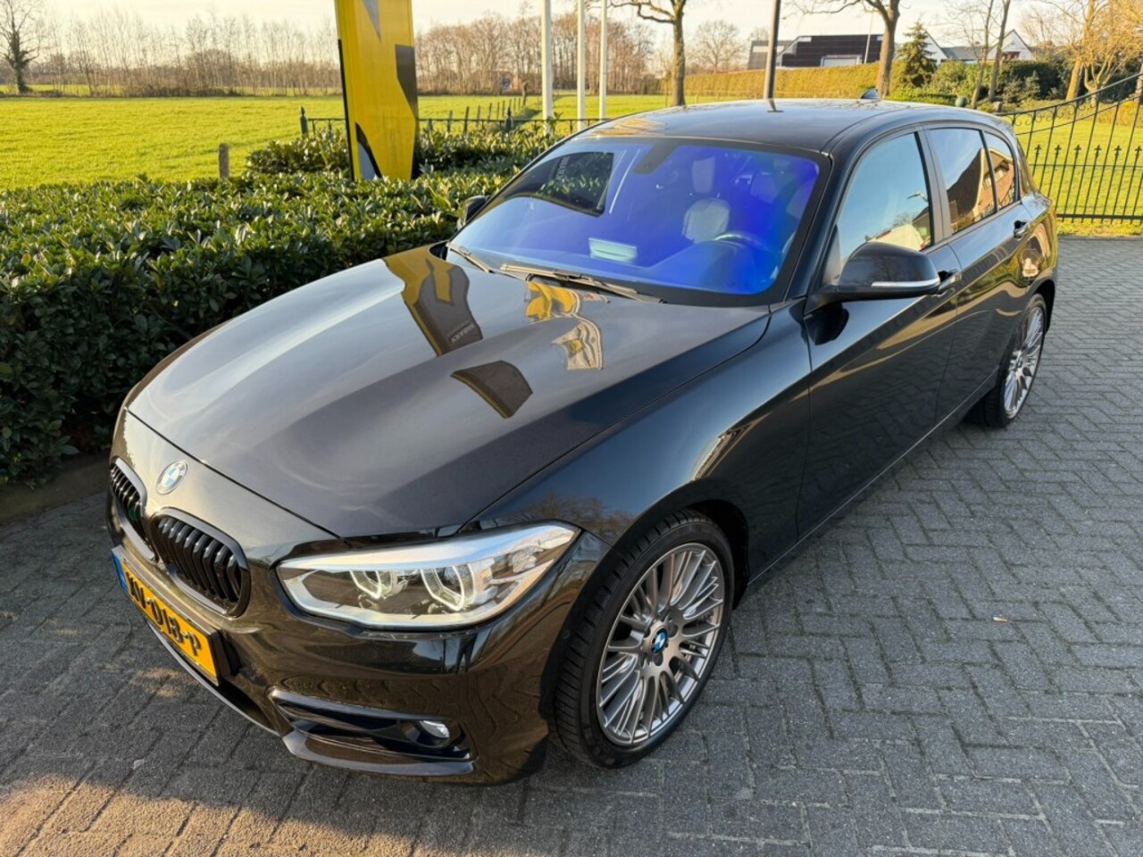 BMW 1-serie - 118i Aut8 Sport Line Edition Led / Carplay / Camera - AutoWereld.nl