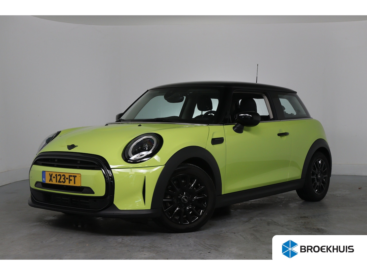 MINI Cooper - 1.5 Classic | Dealer Onderhouden! | LED | Clima | Stoelverwarming | Sfeerverlichting | Nav - AutoWereld.nl