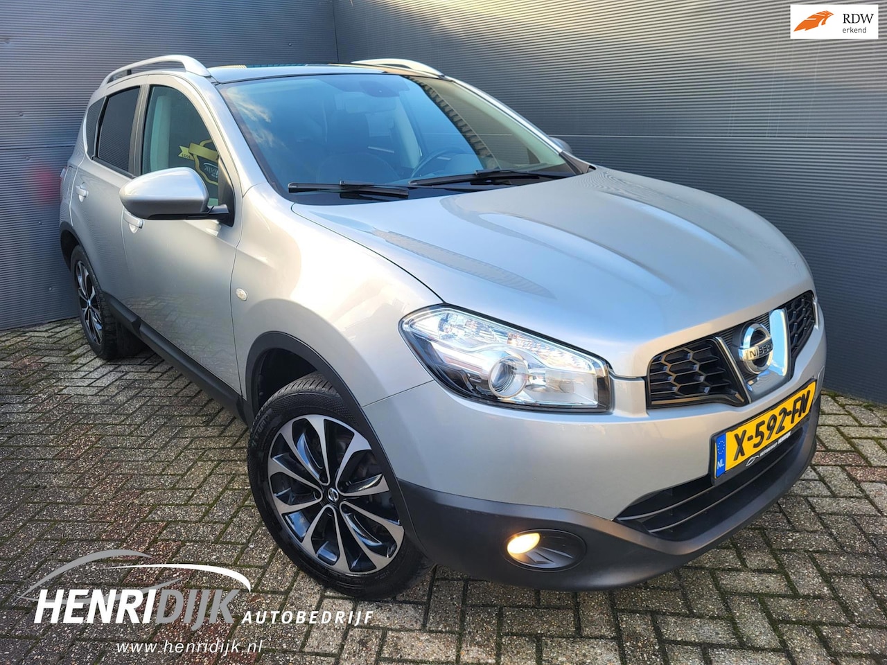 Nissan Qashqai - 1.6 Acenta Trekhaak / Navi / Camera / Pano / Cruise - AutoWereld.nl