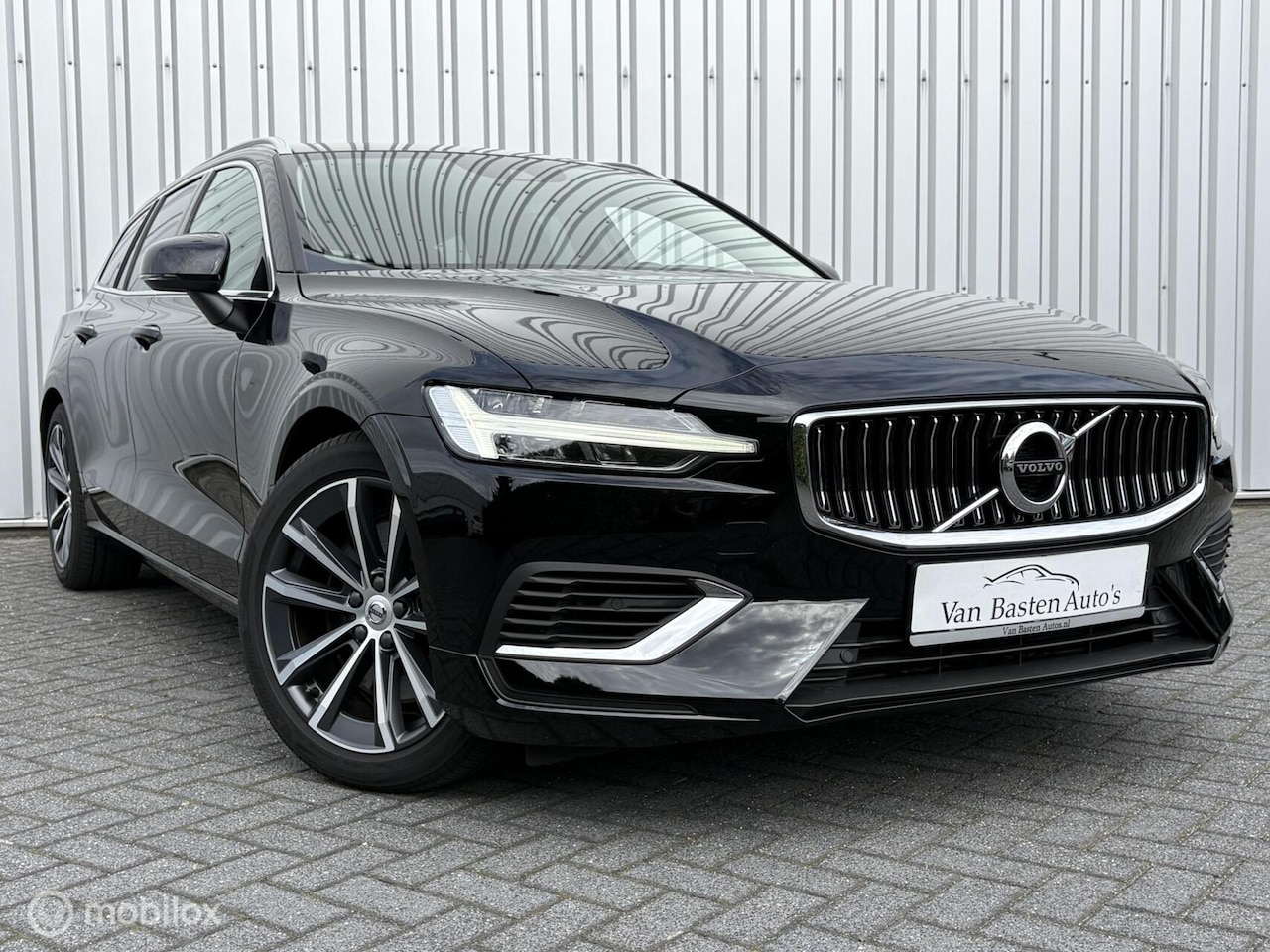 Volvo V60 - 2.0 T6 Recharge AWD Business Pro | Aut | Trekhaak | BTW auto | Volledige Volvo Historie - AutoWereld.nl