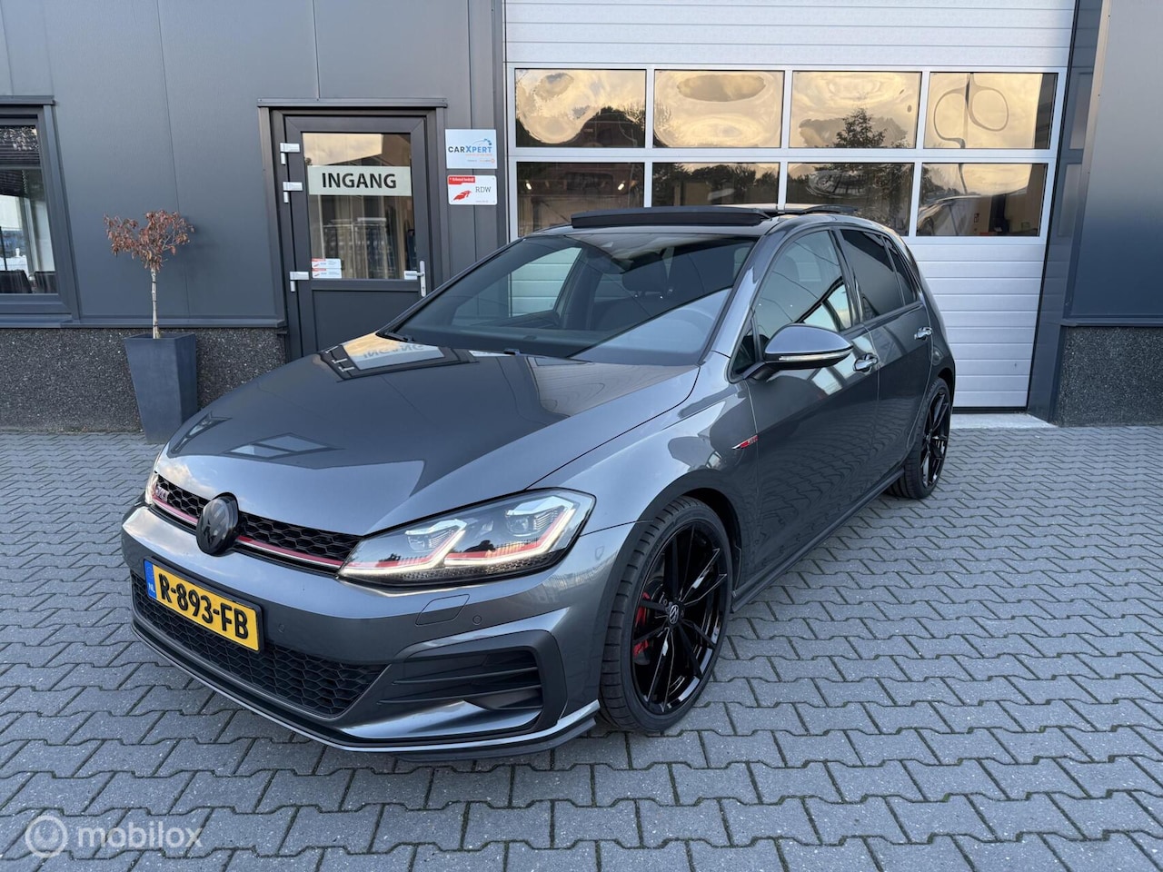 Volkswagen Golf - 2.0 TSI GTI / DSG /Pano / Virtual / Trekhaak - AutoWereld.nl