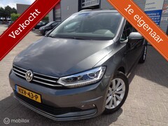 Volkswagen Touran - 1.5 TSI Comfortline Business 7p/Airco/Pano/Stoelverw/Camera/Carplay/Navi/Trekhaak/Lm velge