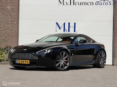 Aston Martin V8 Vantage - 4.3 V8 KAHN Kestrel Tan Handgeschakeld