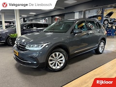 Volkswagen Tiguan - 1.4 TSI eHybrid comfort Business / navi / camera / carplay / boeken