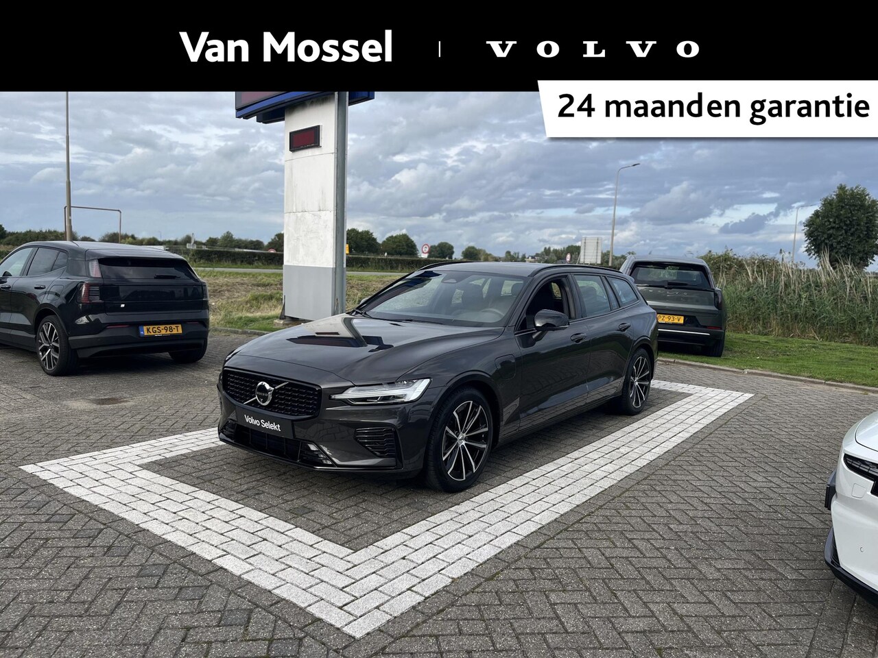 Volvo V60 - T6 Plug-in hybrid AWD Plus Dark | Trekhaak | Apple Carplay | 360 Graden Camera | Harman / - AutoWereld.nl
