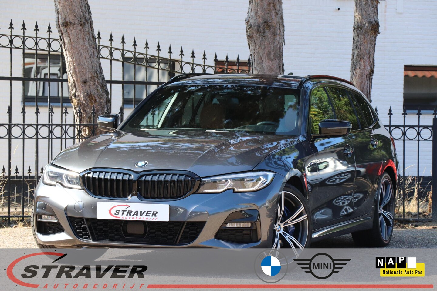 BMW 3-serie Touring - 330d xDrive High Executive |Harman/Kardon |Panoramadak - AutoWereld.nl