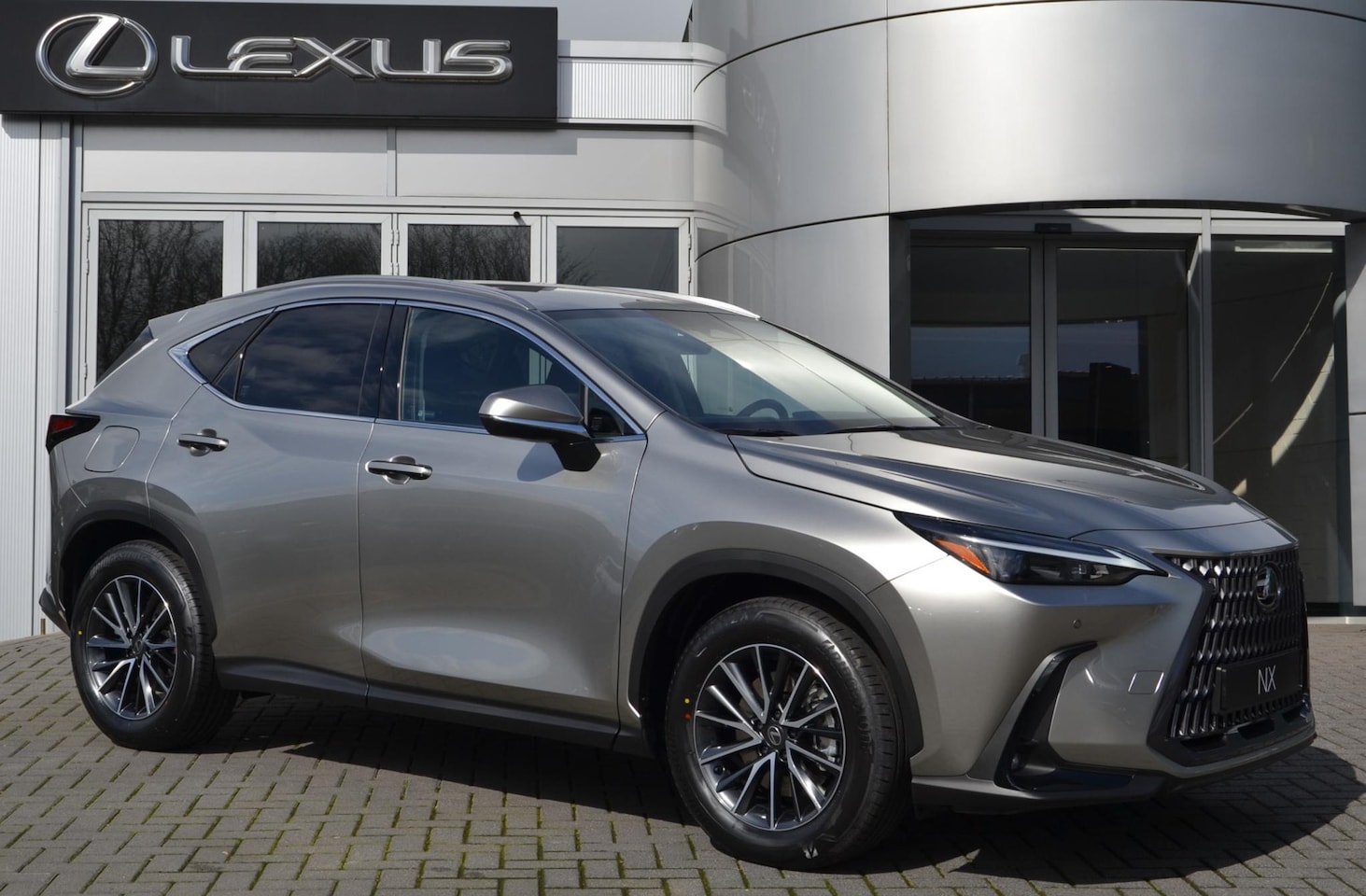 Lexus NX - 450h+ AWD Business Line NIEUW DIRECT LEVERBAAR TREKHAAK 1500KG TREKGEWICHT MEMORY-SEAT STO - AutoWereld.nl