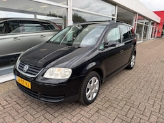 Volkswagen Touran - 2.0-16V FSI Business | 7- persoons | 1e eigenaar | Airco | Trekhaak | Elektrische ramen |