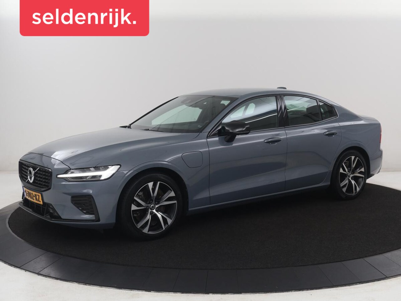 Volvo S60 - 2.0 Recharge T8 AWD R-Design SOH 95,6% | 360 Camera | Navigatie | Apple Carplay | Stoelver - AutoWereld.nl