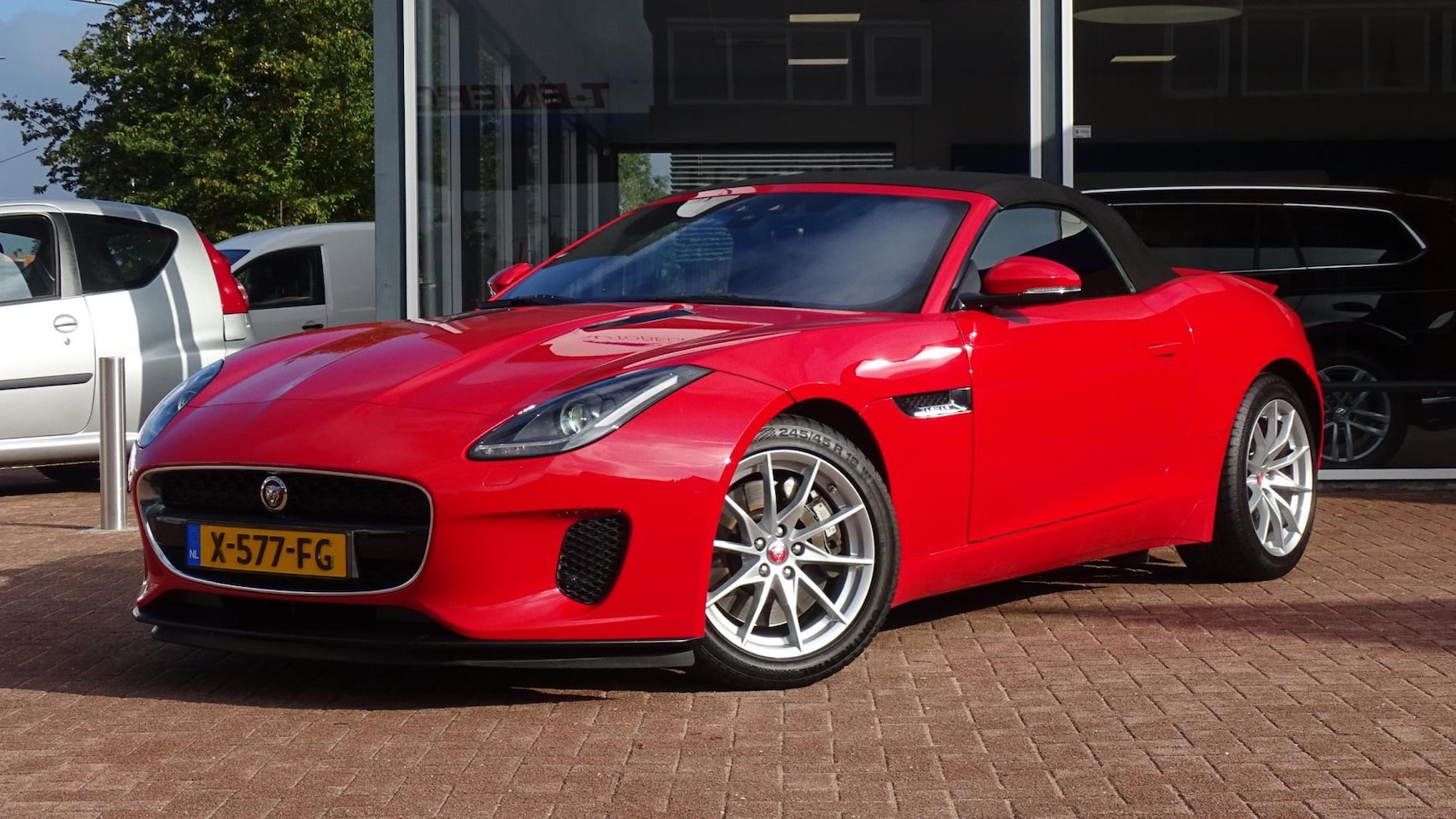 Jaguar F-type - 2.0T Cabriolet | Automaat | 2018 | 112.000km | Vol opties | Dealerauto | Camera | Inruil m - AutoWereld.nl