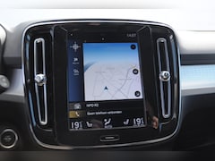 Volvo XC40 - T4 Momentum Pro Elektrische achterklep / Trekhaak / Harman kardon audio / parkeercamera/ N