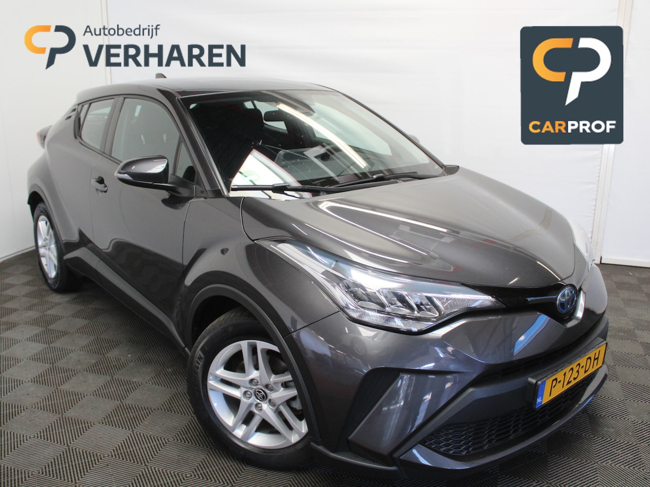 Toyota C-HR - 1.8 Hybrid Business CLIMATE | CARPLAY | ADAPCRUISE | DAB | LED | LMV17 | CAMERA | ABS/ASR - AutoWereld.nl