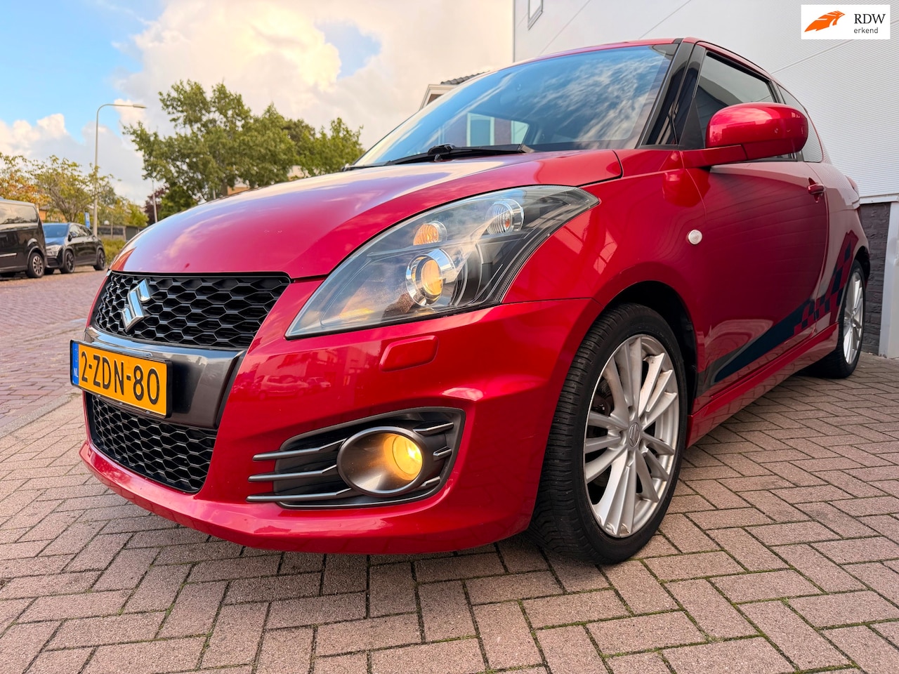 Suzuki Swift - 1.6 Sport/Navi/keyless/Cruise-c/Xenon/Climate-c/Pdc/Bluetooth/Goed-onderhouden - AutoWereld.nl