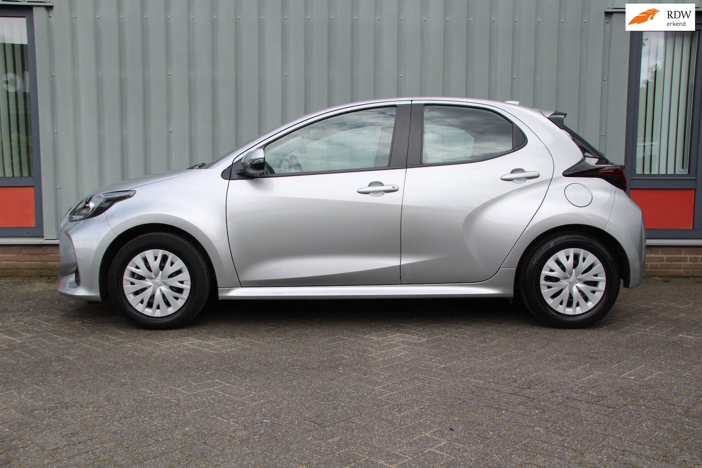 Toyota Yaris - 1.5 Hybrid 115 Business ( hagel schade ) - AutoWereld.nl