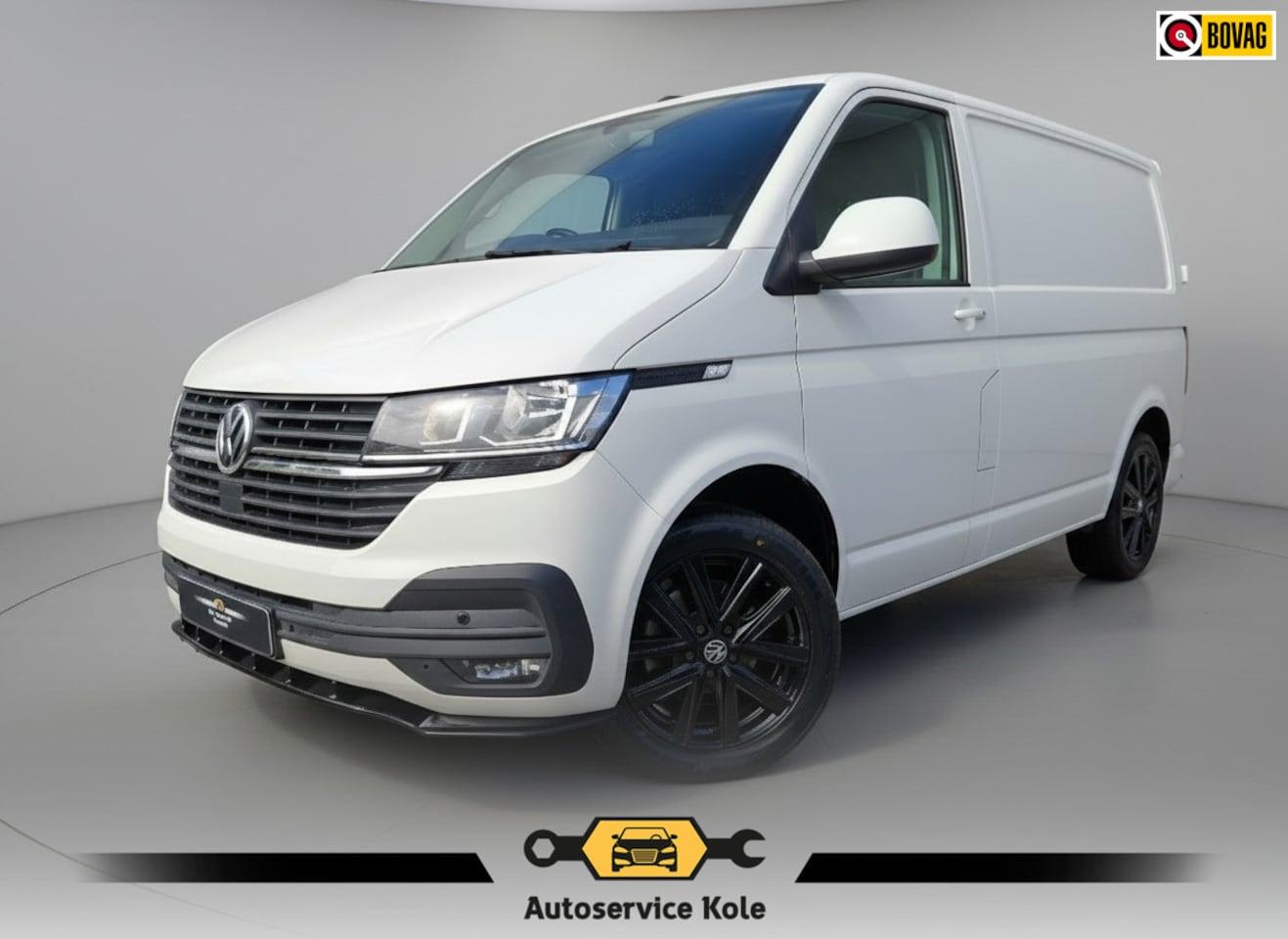 Volkswagen Transporter - 2.0 TDI L1H1 150PK * Trekhaak * Navigatiesysteem * 3-Zits * Parkeercamera * 96.000KM! * - AutoWereld.nl