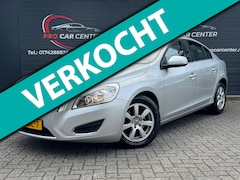 Volvo S60 - 1.6 T4 Kinetic AUT | CLIMATE | CRUISE | PDC | 2e EIGENAAR | NAVI | EL.RAMEN | NAP | APK |