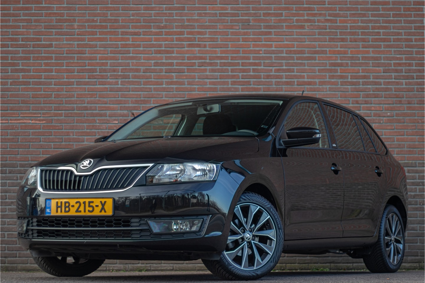 Skoda Rapid - 1.2 TSI Edition, 99.000km NAP, Stoelverwarming, Trekhaak, Navigatie, PDC, Bluetooth, Airco - AutoWereld.nl