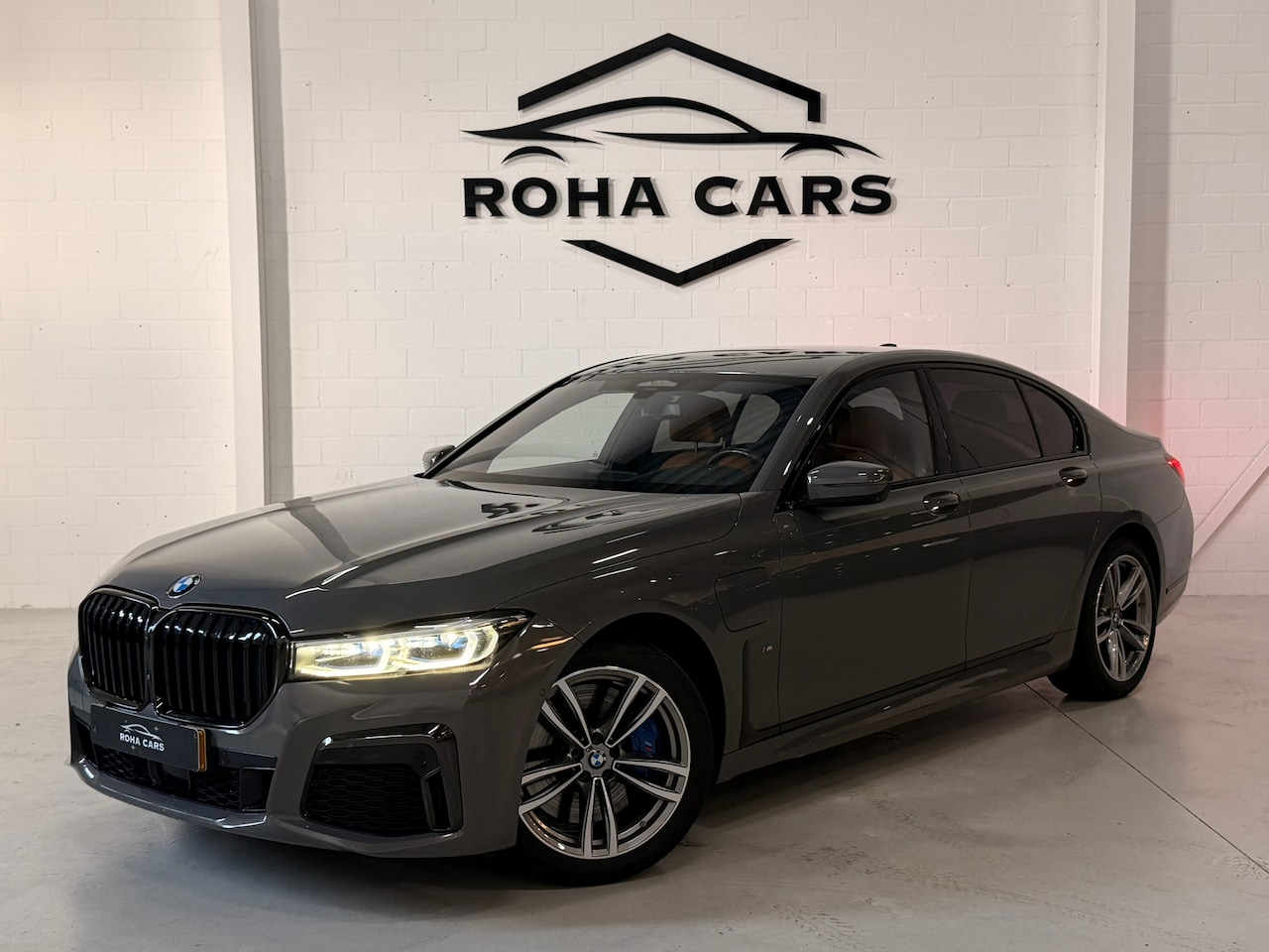 BMW 7-serie - 745e High Executive 745e High Executive, M-Pakket, CarbonCore, Luchtvering - AutoWereld.nl