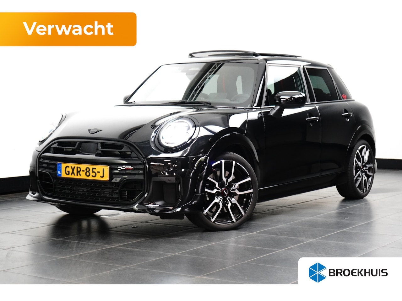 MINI 5-Deurs - 2.0 Cooper S John Cooper Works XL 204 pk | Achteruitrijcamera | Panoramadak | Apple Carpla - AutoWereld.nl