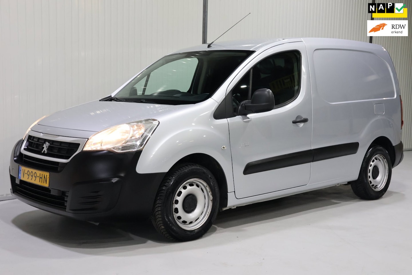 Peugeot Partner - 120 1.6 BlueHDi 100 L1 Première AIRCO - TREKHAAK - SCHUIFDEUR - NETTE STAAT! - AutoWereld.nl