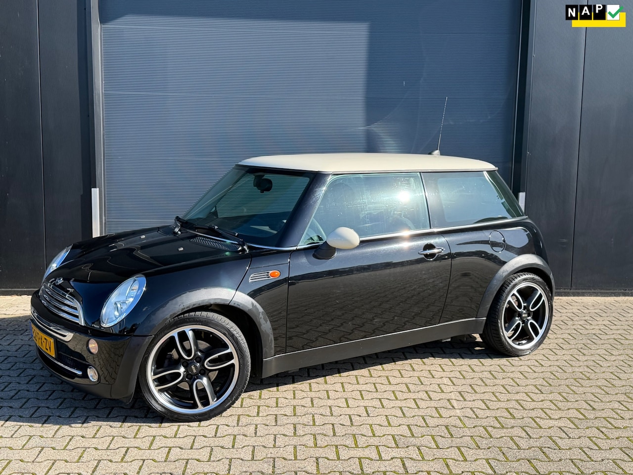 MINI Cooper - 1.6 NAP, Lage kilometerstand - AutoWereld.nl