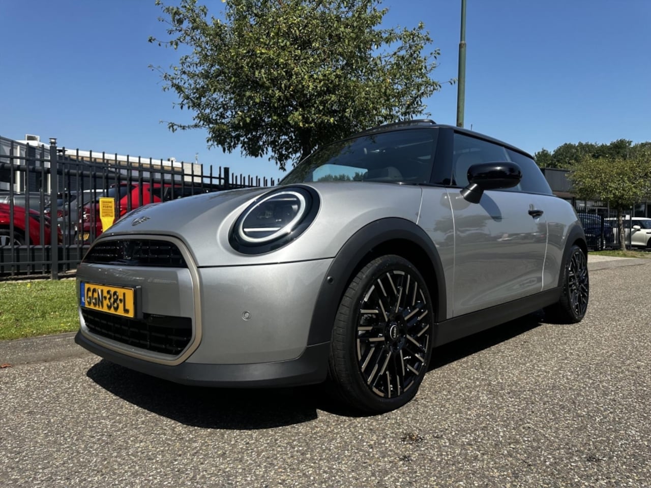 MINI Cooper - Mini (f66) 1.5 156pk Aut C Full Options Pano-dak NL Auto Smetteloos - AutoWereld.nl