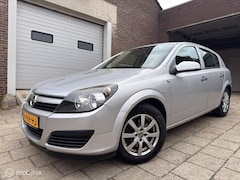 Opel Astra - 1.6 Essentia