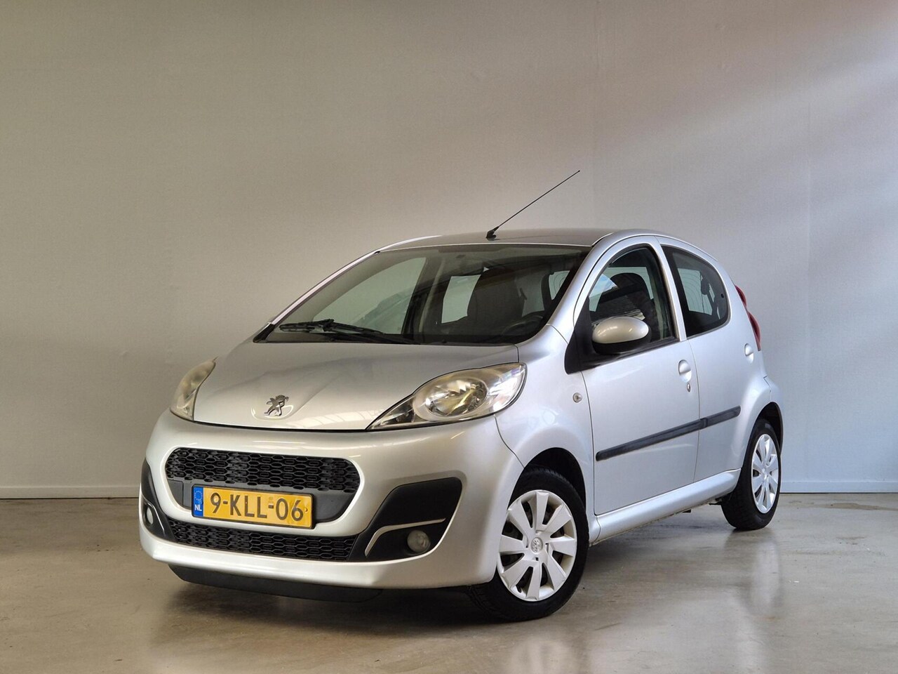 Peugeot 107 - 1.0 Envy / Origineel NL/ 5-Deurs / Airco - AutoWereld.nl