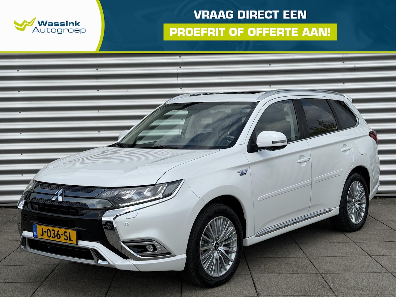Mitsubishi Outlander - 2.4 PHEV Intense+ | Schuif-/kanteldak | 4WD | Navigatie | Stoel/Stuurwielverwarming | - AutoWereld.nl