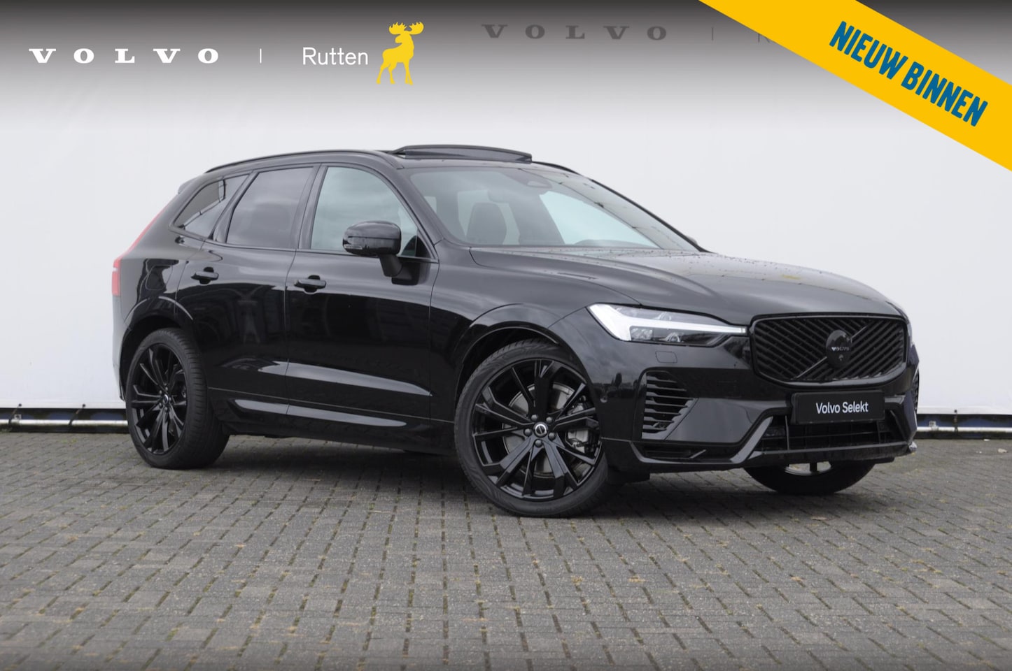 Volvo XC60 - T6 350PK Automaat AWD Ultra Black Edition Trekhaak / Luchtvering / Facelift/ Head-up displ - AutoWereld.nl