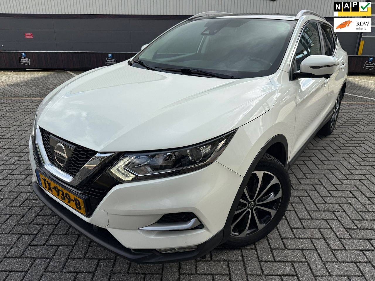 Nissan Qashqai - 1.2 N-Connecta*CRUISE*NAVI*CAMERA*ELKT-RAAM*C-D AFSTAND - AutoWereld.nl
