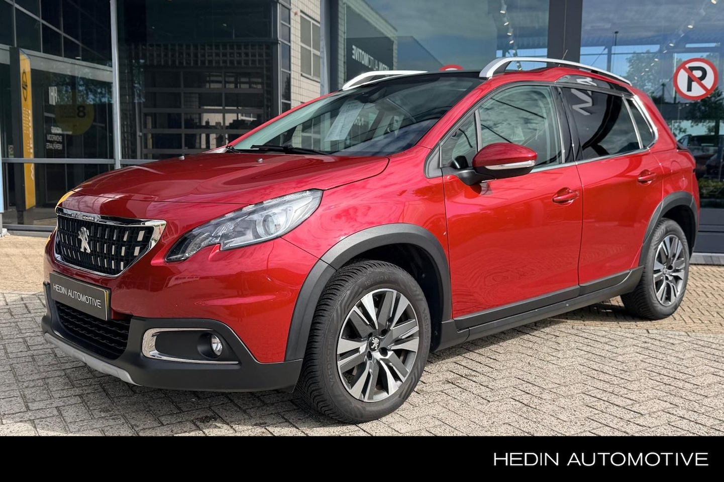 Peugeot 2008 - 1.2 110PK Allure Automaat | meer foto's volgen | Trekhaak | Panoramadak | Navigatie | Came - AutoWereld.nl