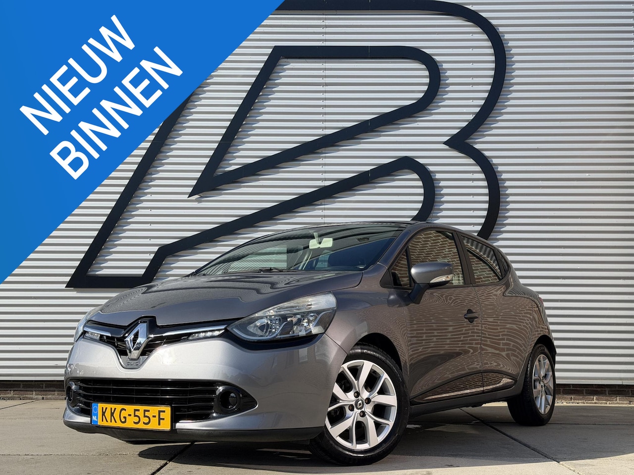 Renault Clio - 1.2 Limited 2e Eigenaar|Navi|Pano|Trekhaak|Airco|Cruise|Weinig KM|Carplay|APK tot 06-2027 - AutoWereld.nl