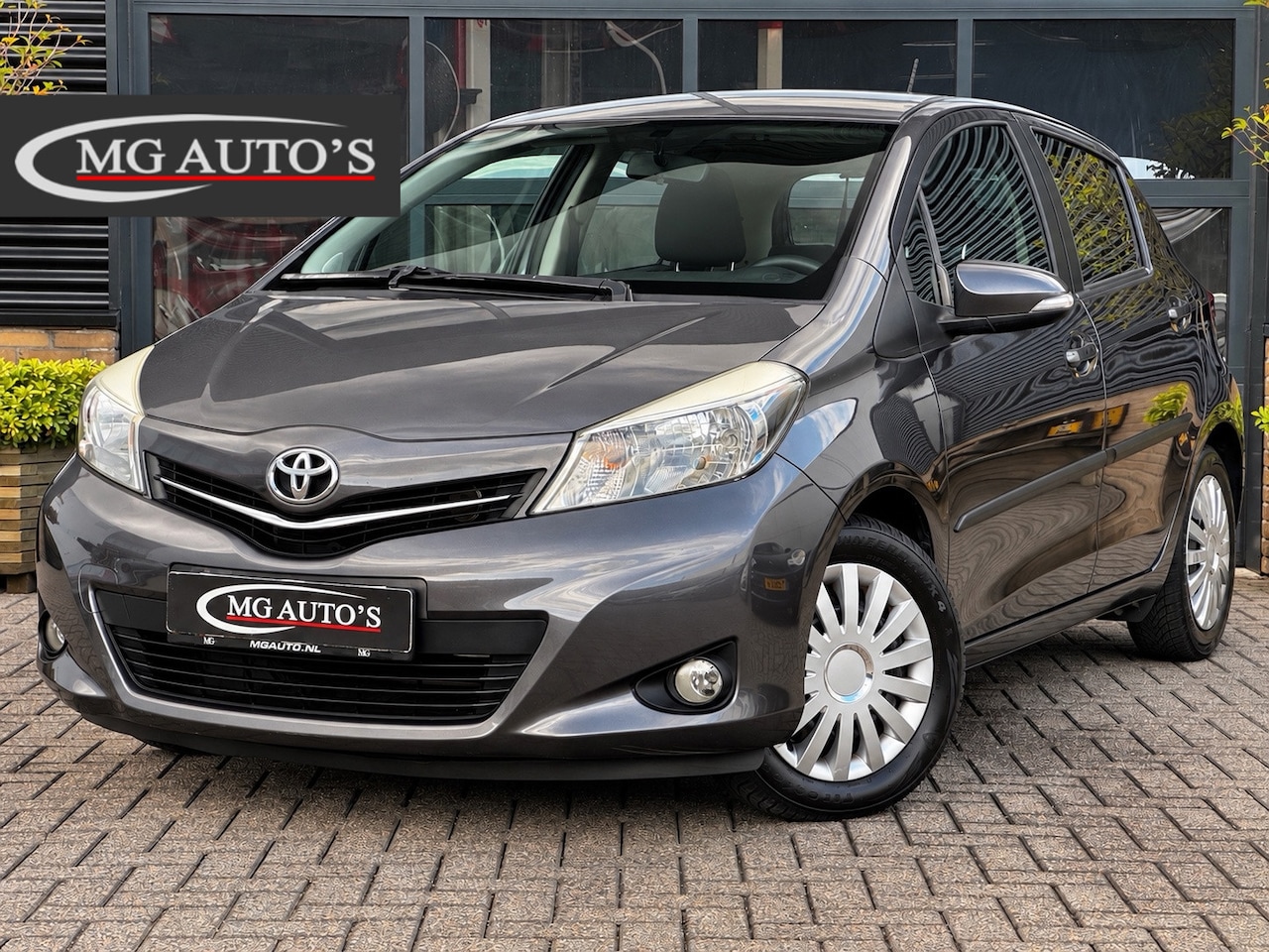 Toyota Yaris - 1.3 VVT-i Aspiration | Volledig Dealer Onderhouden | Automaat | Achteruitrijcamera | Clima - AutoWereld.nl